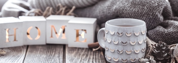 Cosy accessories, warm lights and scents